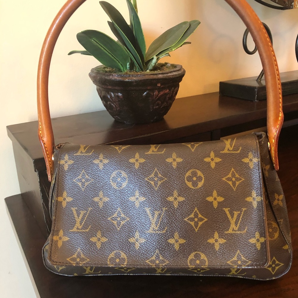 ✨✨✨✨Authentic Louis Vuitton Loop handbag.✨✨✨✨